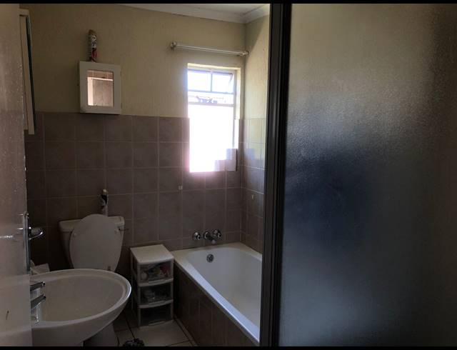 2 BEDROOM APARTMENT TO LET IN MORELETA PARK